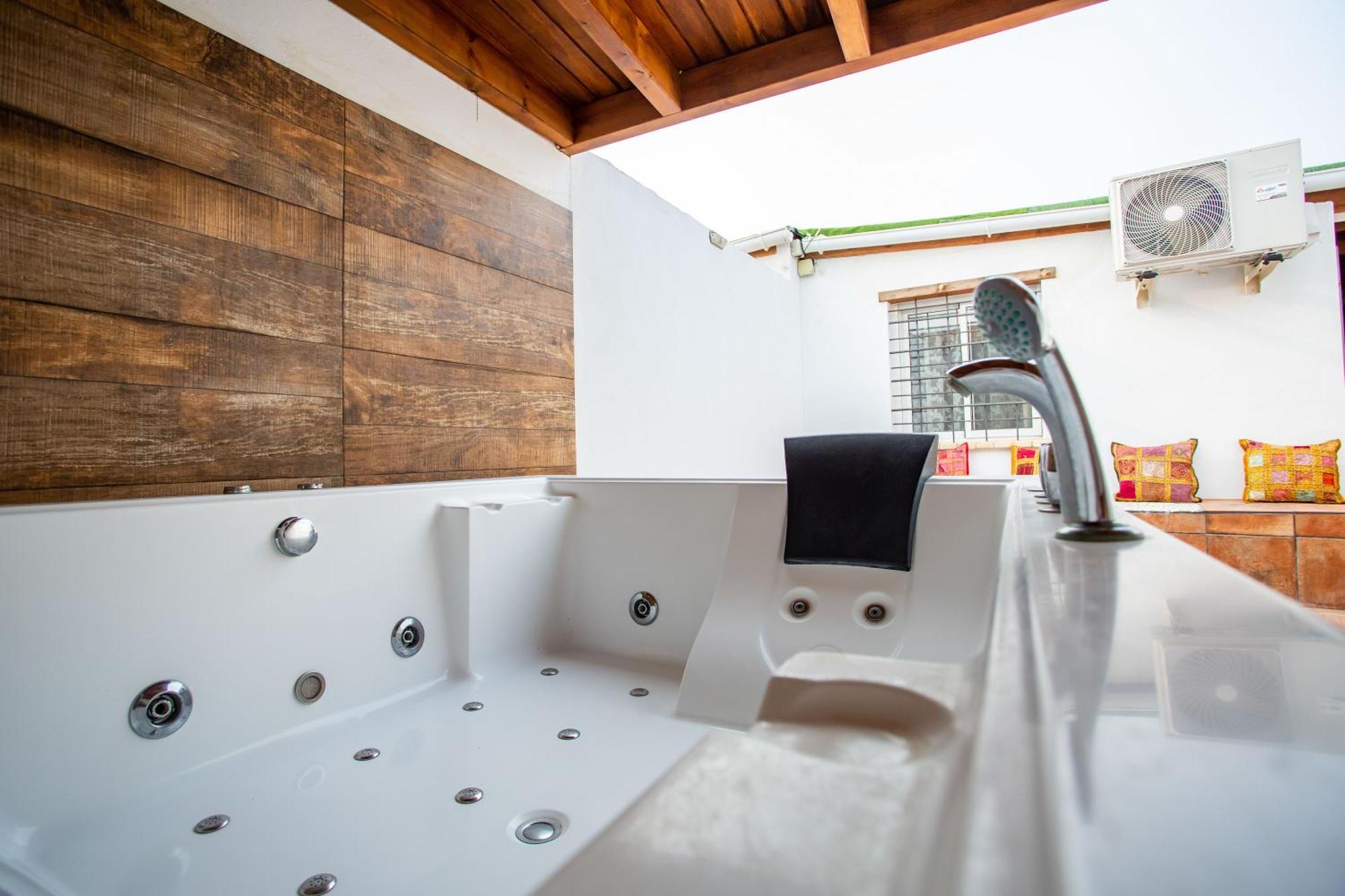 Villa Tokio con jacuzzi y piscina privada Chiclana de la Frontera Exterior foto